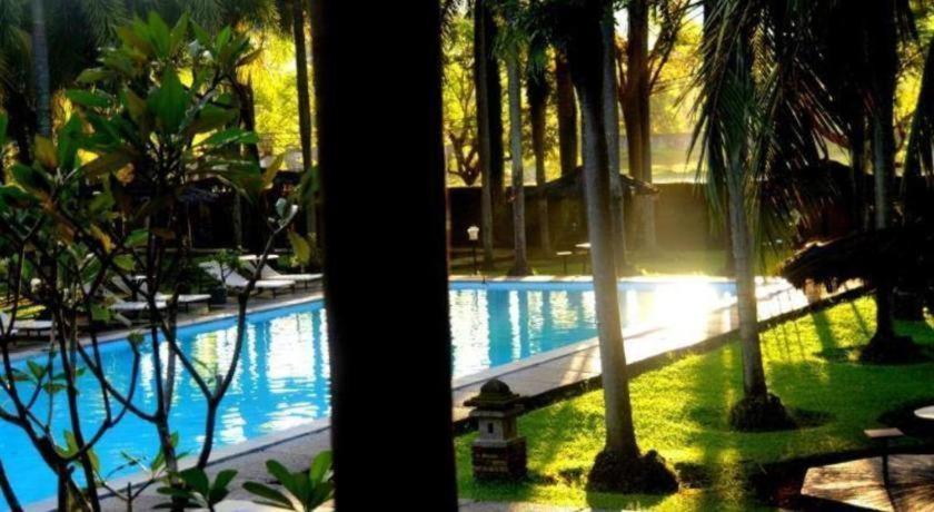 Augusta Pelabuhan Ratu Hotel Sukabumi Ngoại thất bức ảnh