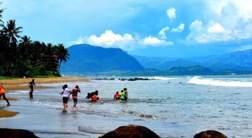 Augusta Pelabuhan Ratu Hotel Sukabumi Ngoại thất bức ảnh
